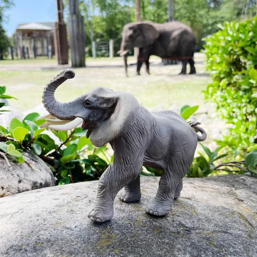 Miniatura 8 de Safari Ltd. Figura de elefante africano, figura detallada de plástico de 6.25 pulgadas, juguete educativo para niños, niñas y niños a partir de 3