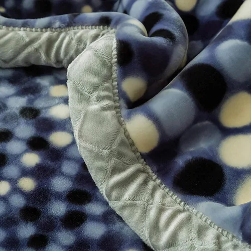 Miniatura 7 de LGYKUMEG - Manta coreana de visón, 59"×79", sedosa y cálida - 2 capas reversibles de manta de felpa Raschel 4.4 lb, beige y marrón, (150x200cm-2kg)