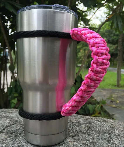 Miniatura 7 de MOCE Mango de paracaídas hecho a mano para vaso Yeti/Rtic/Ozark Trail Rambler de 30 onzas. Morado/Blanco Violeta/Blanco