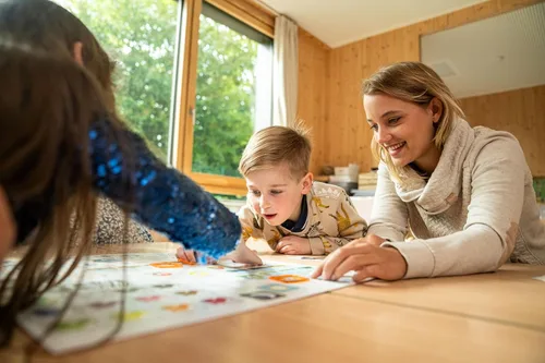 Miniatura 7 de Concept Kids Animals - Juego cooperativo de adivinanzas de animales para niños. Divertido juego de mesa familiar para niños y adultos, a partir de 4