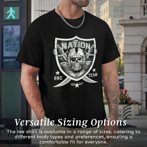 Miniatura 4 de One Nation One Team - Camiseta unisex de cuello redondo con diseño de calavera y espada en negro y blanco y plateado