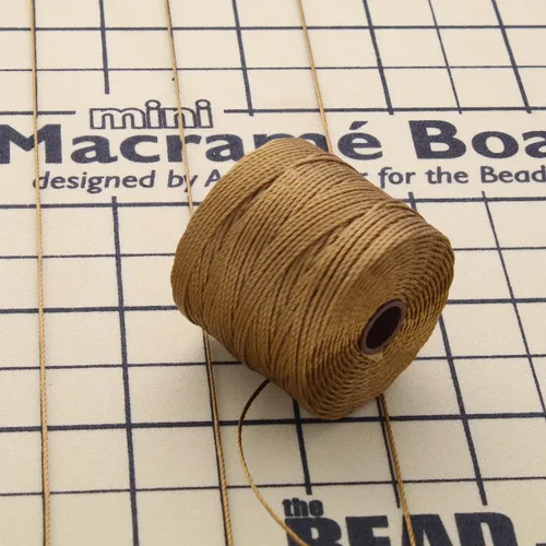 The Beadsmith S-Lon - Cordón de nailon trenzado de 0.020 in para cuerda, color dorado antiguo, TEX210, carrete de 77 yardas