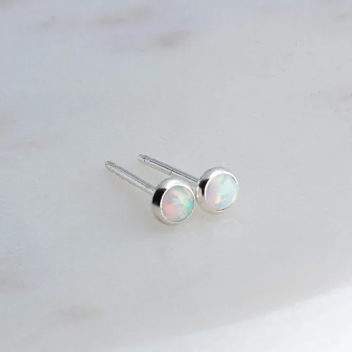 Miniatura 87 de Aretes pequeños de plata de ley para cartílago, tragus, hélix, múltiples piercings hipoalergénicos, piedra natal para mujer, juego de bisel