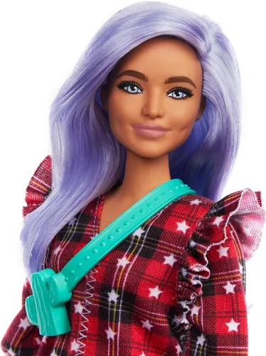 Miniatura 3 de Barbie Fashionistas - Muñeca #157, con curvas con cabello lavanda con vestido rojo a cuadros, botas de vaquero blancas y bolsa de cactus verde
