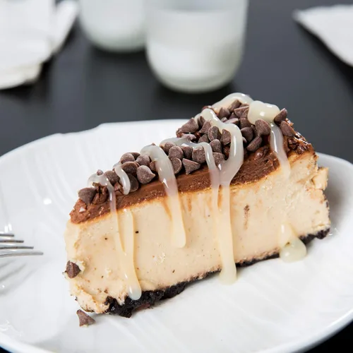 Miniatura 5 de Ghirardelli Botellas exprimibles de salsa con sabor a caramelo y chocolate blanco, 16 onzas (paquete de 2) con cuchara de barista estampada