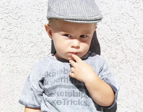 Miniatura 102 de Born to Love Gorro de conductor a rayas para niños pequeños