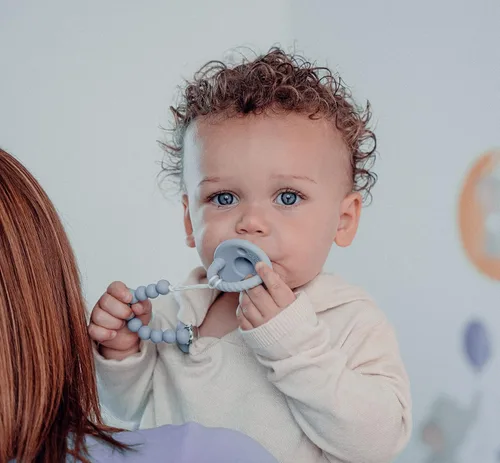 Miniatura 2 de Comfy Cubs Chupetes para bebé, paquete de 4 para 0 a 6 meses, forma de pezón suave similar al pecho, chupete de silicona compatible con CPSIA