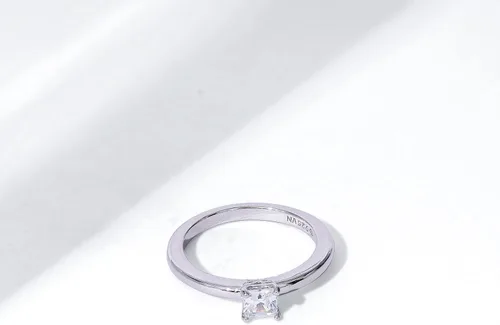 Miniatura 4 de Tienda Collection Platinum or Gold plated Sterling Silver Princess-Cut Solitaire Ring made with Infinite Elements Cubic Zirconia