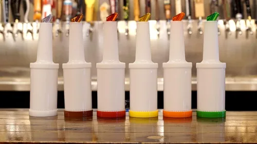 Miniatura 3 de Winco Flow-N-Stow - Juego de 6 botellas para jugo de frutas y licor de 1 cuarto de galón (32 onzas)