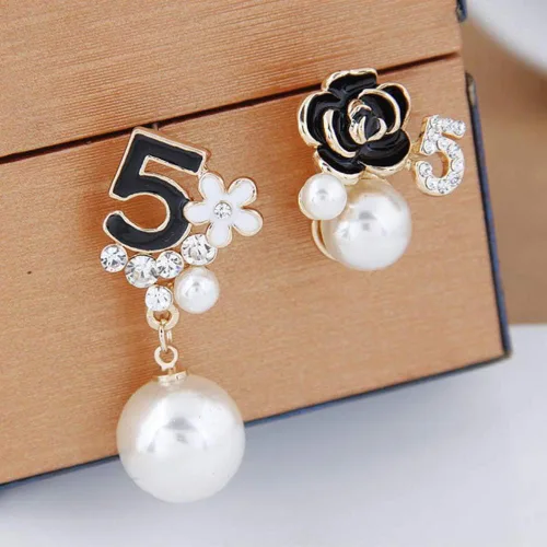 Miniatura 4 de Pendientes colgantes de imitación de perlas blancas y negras florales