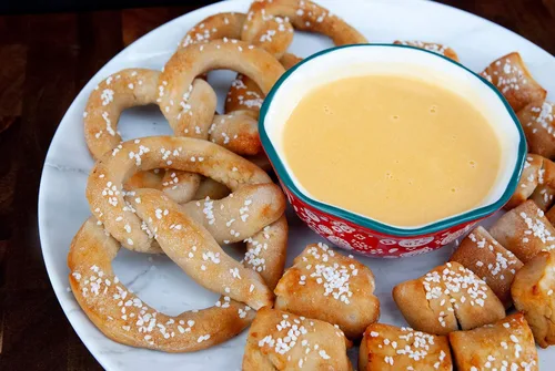 Miniatura 3 de Mom's Place Gluten Free Pretzels suaves con mezcla de sal marina, kit de preparación de pretzel suave, 1 paquete, fácil de fabricar, 24 porciones