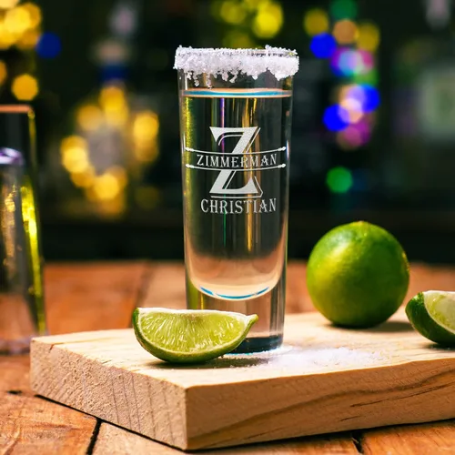 Miniatura 4 de Juego de 4 vasos personalizados de 2 onzas grabadas con nombre, parte inferior amarilla con texto personalizado para bodas, recuerdos de fiesta