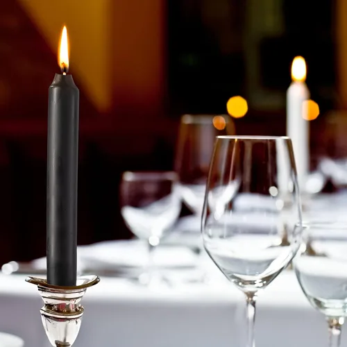 Miniatura 5 de Candelabros rectos negros – Paquete de 8 velas negras recubiertas de 6 pulgadas – Velas sin perfume de 5 horas de duración para Halloween
