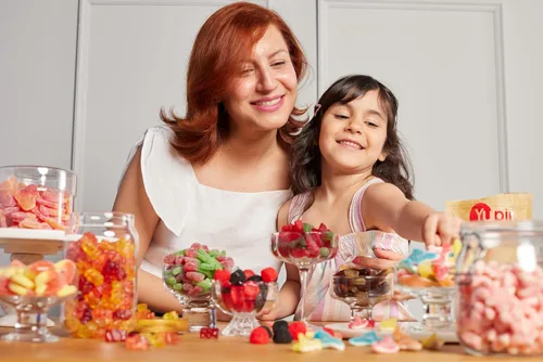 Miniatura 2 de Yupik Caramelos de cereza ácida, 2.2 libras (35.2 onzas), bolas con sabor a cereza, dulce y agrio, gomitas rojas masticables, golosinas divertidas