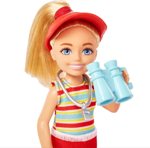 Miniatura 2 de Set de juego Barbie, muñeca pequeña Chelsea que puede ser rubia de socorrista con atuendo y 6 accesorios profesionales