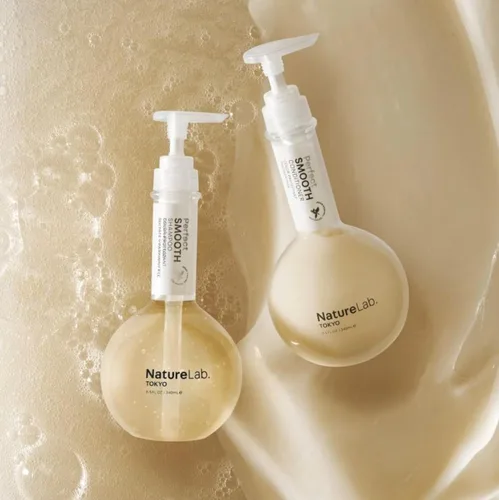 Miniatura 4 de NatureLab.TOKYO Perfect Smooth Shampoo & Conditioner Duo – Champú y acondicionador japonés para cabello seco y encrespado – Calma el cuero cabelludo