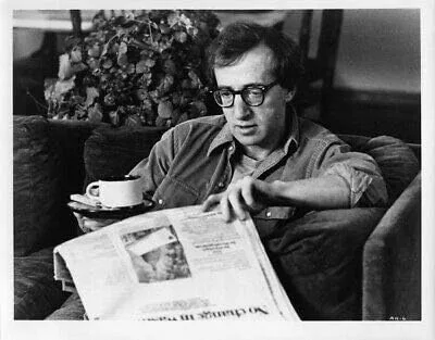 Woody Allen Original Vintage 8x10 Foto Annie Hall Lectura Periódico