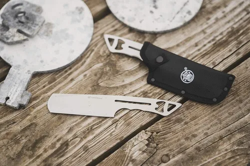 Miniatura 5 de Smith & Wesson Productos de lanzamiento Bullseye con diseño de acero inoxidable de tang completo y fundas protectoras de nylon para recreación