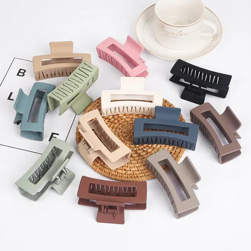 Miniatura 7 de Paquete de 12 pinzas negras para el cabello para mujer, pinzas medianas para cabello fino y grueso, clips de plátano mate de sujeción fuerte