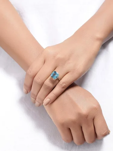 Miniatura 2 de YoTreasure Anillo audaz de oro amarillo sólido de 10 quilates con topacio azul cielo