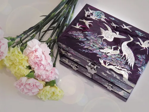 Miniatura 6 de MADDesign Mother of Pearl Joyero lacado con grúas de dos niveles color morado
