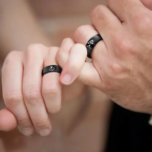 Miniatura 4 de XAHH Anillo de acero inoxidable para parejas, diseño de Spiderman, con texto en inglés "Captured by Your Love Forever Togethers