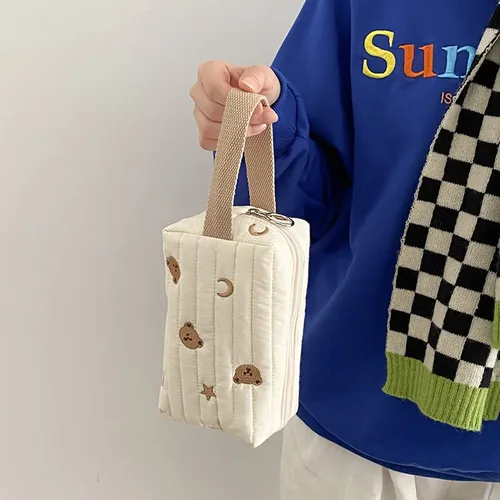 Miniatura 2 de Bolsa de maquillaje Kawaii de felpa para cosméticos, bolsa de aseo estética japonesa peluda, organizador de almacenamiento bordado de oso de hadas