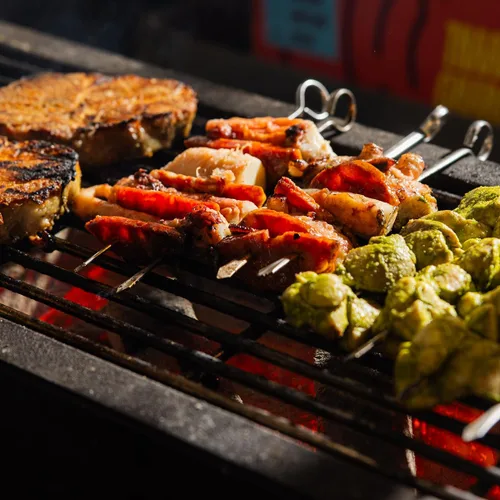 Miniatura 5 de Thaan, Carbón estilo tailandés. Tiempo de combustión de 4-6 horas. Carbón de calidad de restaurante. Baja ceniza, sin humo, alto calor. Hasta 1200