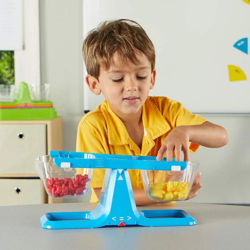Miniatura 2 de hand2mind Balanza de cubo ajustable azul, báscula de balanza de cubo doble transparente para líquidos y sólidos, báscula para niños fácil de montar