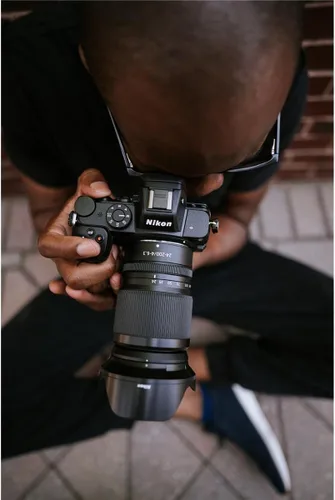 Miniatura 9 de Nikon Z 5 con lente zoom compacta Nuestra cámara de fotos/vídeo sin espejo de fotograma completo más compacta con lente zoom de 24-50mm