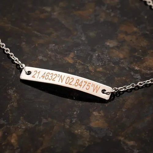 Miniatura 4 de Petite Boutique Pulseras de barra de identificación personalizadas con nombre de coordenadas para mujer, base chapada en plata