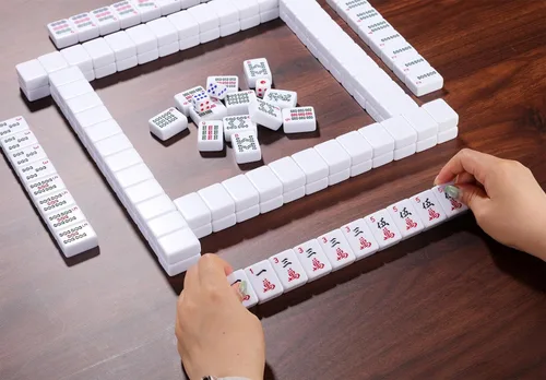 Miniatura 6 de Juego de Mahjong Americano 166 Azulejos Blancos Grabados para Mah Jong Occidental, Mah Jongg con Estuche de Transporte de Tamaño Viajero, Dados
