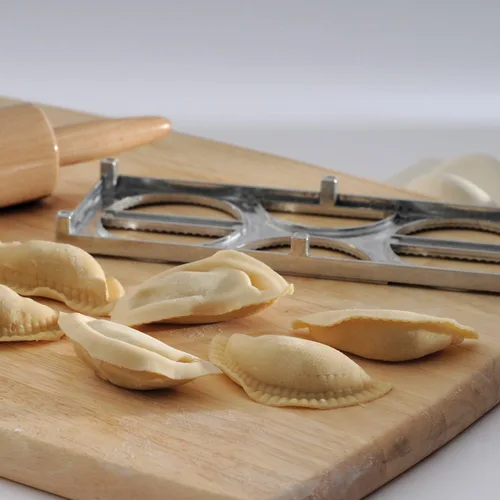 Miniatura 9 de Norpro Pierogi Maker con prensa de plástico, 7 onzas