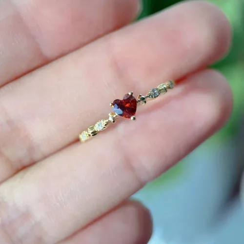Miniatura 4 de Plata de ley 925 con forma de corazón brillante con circonita cúbica Anillos de chapado en oro Anillos de diamantes rojos para mujeres Hallazgos