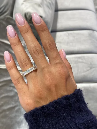 Miniatura 9 de Anillo de eternidad de moissanita de corte esmeralda de 5 34 a 7 12 quilates para mujer en oro blanco o amarillo de 14 k (D-E, VVS, CTW), anillo