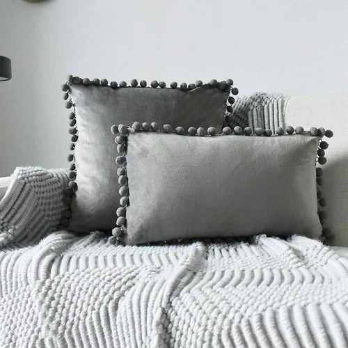 vctops Funda de cojín lumbar con pompones, de terciopelo suave, sólida, decorativa, para sofá, dormitorio o automóvil, 1 pieza (gris, 12 x 20
