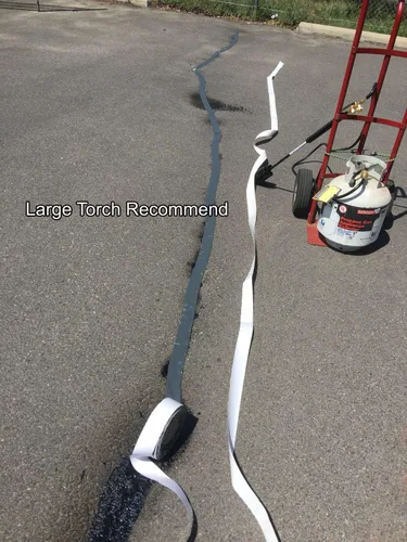 Miniatura 3 de (615) EWT - Cinta de reparación de juntas y grietas de asfalto para estacionamiento, cinta de reparación de llenado en caliente de 50 pies de largo