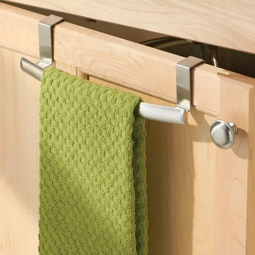 Miniatura 3 de mDesign Barra Curva de Toallas sobre Puerta de Acero, Colgador para Armario o Mueble, Soporte para Cocina, Baño - Sostiene Toallas de Mano/Platos
