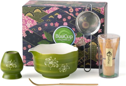 Buucup Juego de matcha, 5 piezas de aguacate verde matcha con cuenco en forma de corazón con boquilla, batidor de bambú, cuchara, tamiz y soporte,