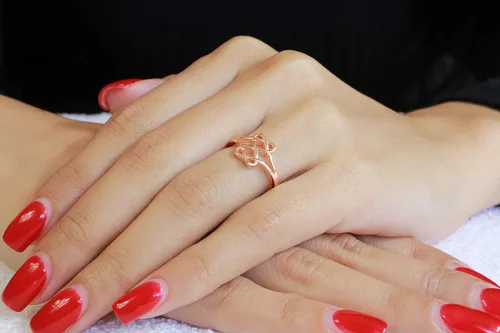 Miniatura 2 de CloseoutWarehouse Anillo de plata de ley con corazones infinitos (opciones de color, tamaños 2-15)