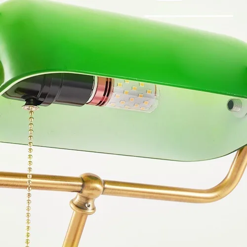 Miniatura 5 de Lámpara de mesa de cristal verde vintage con base de madera de mediados de siglo con cuerpo de hierro, lámpara de escritorio, antiguo banco