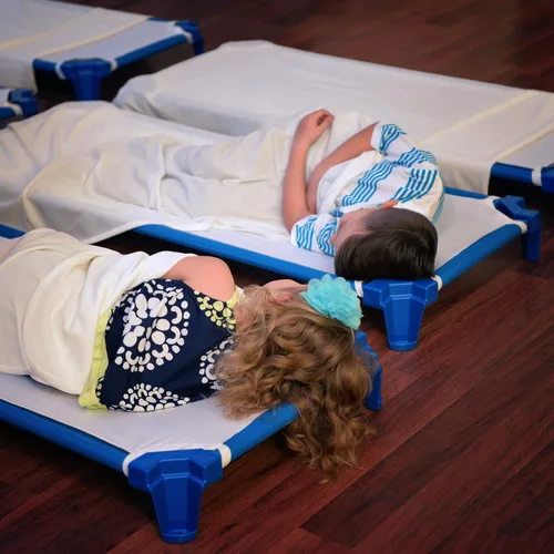 Miniatura 2 de Wood Designs Cunas de guardería apilables para niños, 52 pulgadas, azules, catres para siesta listas para montar para dormir, preescolar, guardería