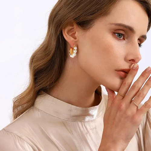 Miniatura 2 de Aretes de aro de perlas para mujer, chapados en oro de 14 quilates, aretes de perlas ligeras de perlas blancas, aretes gruesos