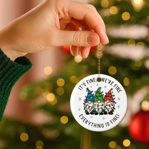 Miniatura 6 de Hyturtle Adorno navideño de gnomo 2025 – Divertido adorno «Everything Is Fine» – Adornos de gnomos de cerámica para árbol de Navidad – Lindo gnomos