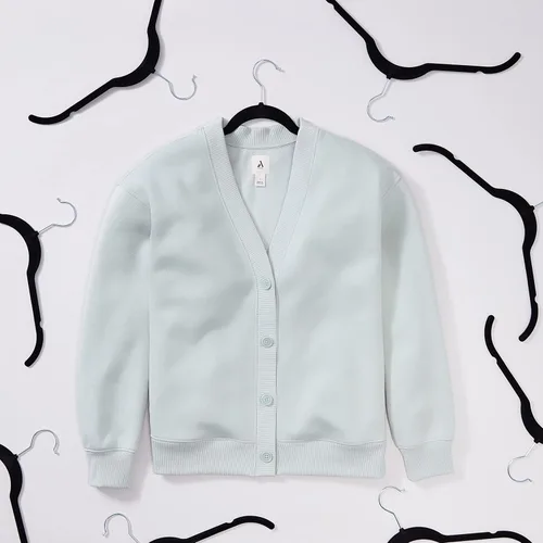 Miniatura 3 de Amazon Basics Perchas delgadas de terciopelo antideslizantes para camisas, paquete de 30, negro