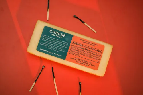 Miniatura 7 de Cheese Bros. Queso cheddar Hecho en Wisconsin (Cheddar ahumado, 12 unidades)