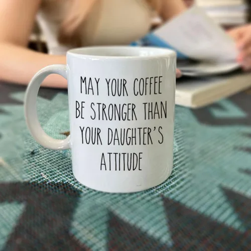 Miniatura 3 de May Your Coffee Be Stronger Than Your Daughter's Attitude - Divertida taza sarcástica de regalo para papá, mamá, esposa o esposo – Novedad