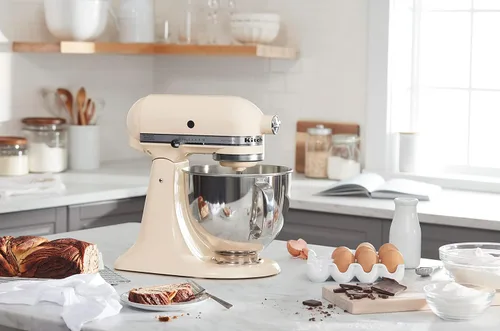 Miniatura 4 de KitchenAid Artisan Series Batidora de Pie con Cabezal Inclinable de 5 Cuartos con Escudo Vertedor KSM150PS, Crema de Almendra