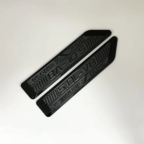 5.0L-V8 32 Válvulas DOHC Emblema Personalizado Premium S550 Plataforma Coyote Insignia Soler Performance (Negro - Negro) Compatible con