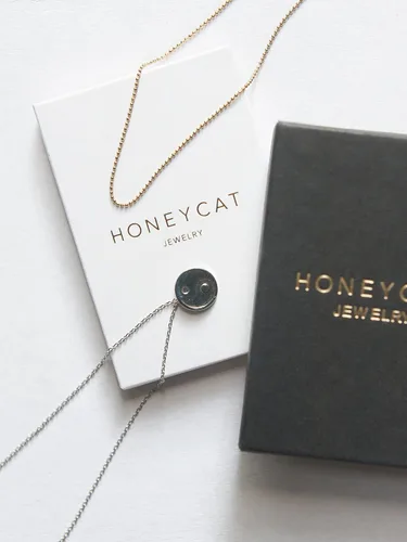 Miniatura 8 de Honeycat Mini collar con dije de Yin Yang en oro rosa o plata Joyería minimalista y delicada